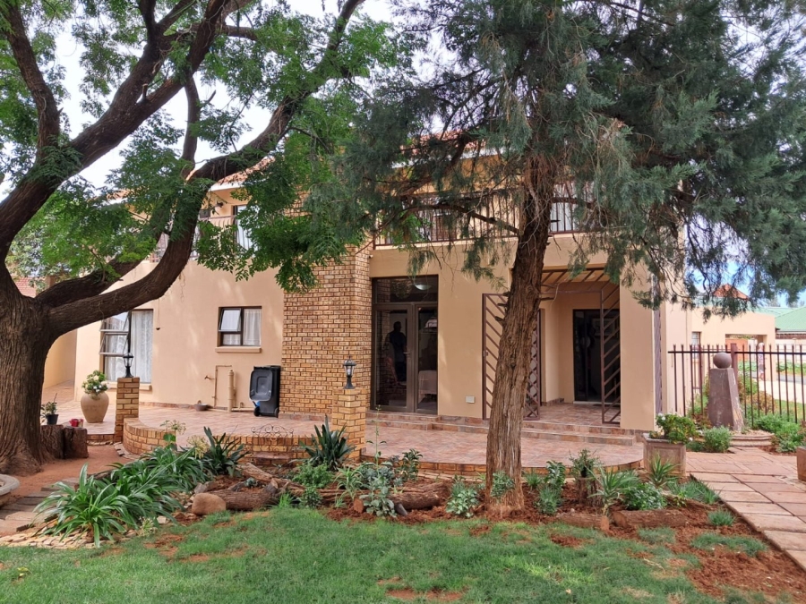 4 Bedroom Property for Sale in Rhodesdene Northern Cape